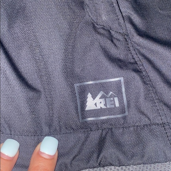 REI Windbreaker - Picture 3 of 4